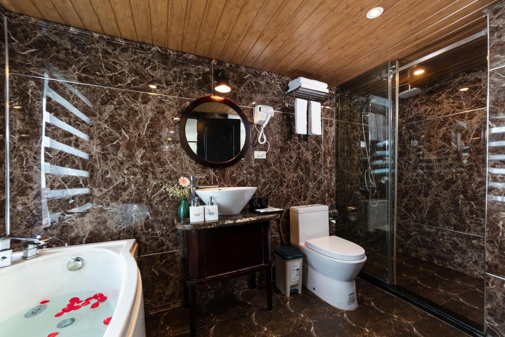 Hotel Amanda Luxury Cruise Ha Long Esterno foto
